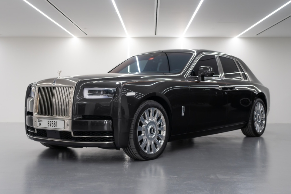 Rolls royce car for rent in dubai